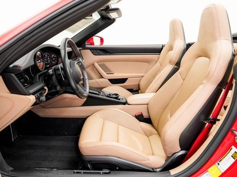 Certified 2022 Porsche 911 Carrera GTS image 8