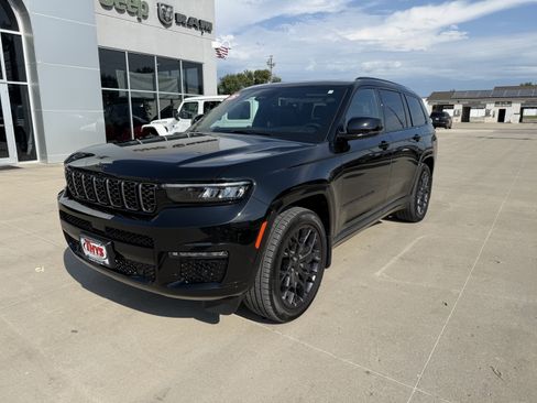 Used 2025 Jeep Grand Cherokee L Summit w/ Advanced Protech Group IV AWD/4WD image 37