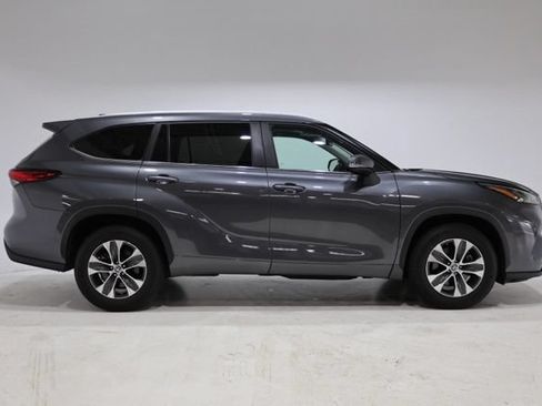 Used 2023 Toyota Highlander XLE FWD image 8