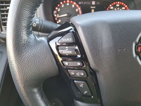 Used 2022 Nissan Frontier PRO-4X w/ Pro-4X Premium Package image 14