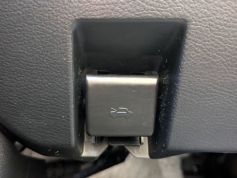 Used 2012 MAZDA MAZDA3 i Touring image 32