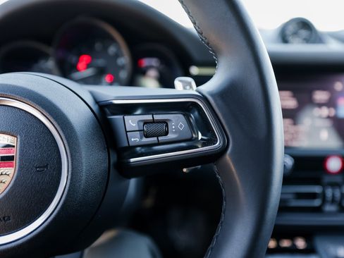 Certified 2025 Porsche Macan image 16