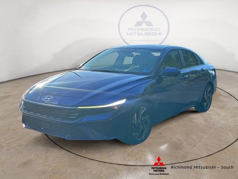 Used 2024 Hyundai Elantra Limited FWD image 7