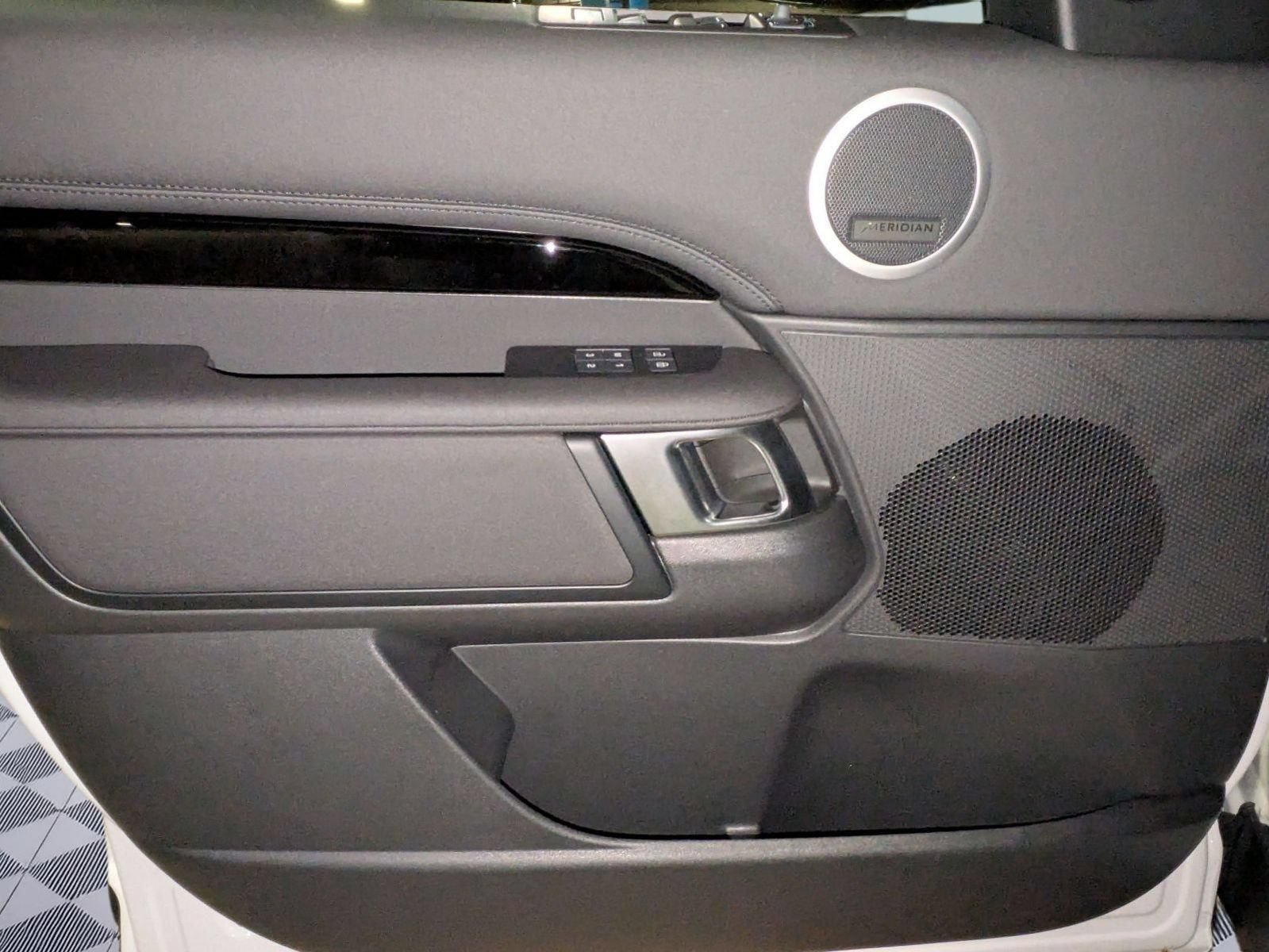 New 2026 Land Rover Discovery S AWD/4WD image 11