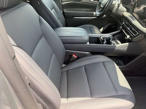 Used 2025 Chevrolet Traverse LT w/ Enhanced Driving Package FWD image 9