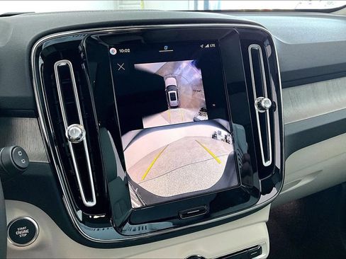 New 2026 Volvo XC40 B5 Ultra w/ Protection Package Premier AWD/4WD image 19