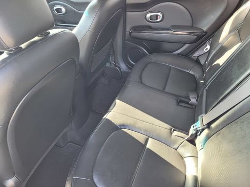 Used 2016 Kia Soul ! FWD image 9