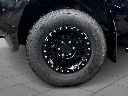 Certified 2022 Toyota Tacoma SR5 image 9