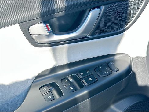 Used 2023 Hyundai Kona Limited image 18