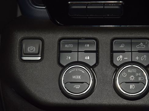 Used 2022 Chevrolet Silverado 1500 High Country w/ High Country Premium Package image 36