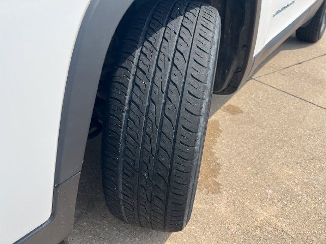 Used 2019 Jeep Cherokee Limited AWD/4WD image 16