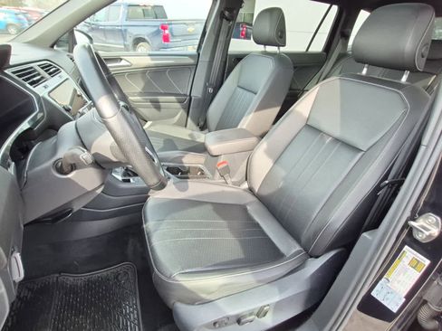 Used 2022 Volkswagen Tiguan SE R-Line image 10