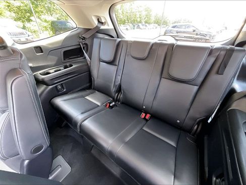 Used 2023 Subaru Ascent Limited AWD/4WD image 16