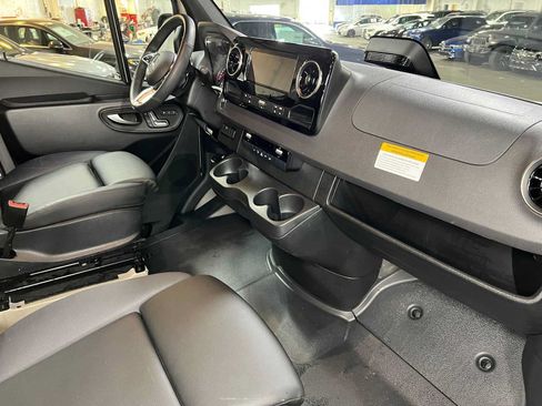 Used 2026 Mercedes-Benz Sprinter 2500 image 12