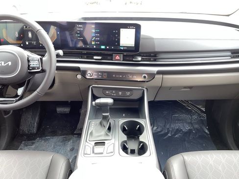 New 2026 Kia Carnival FWD image 11