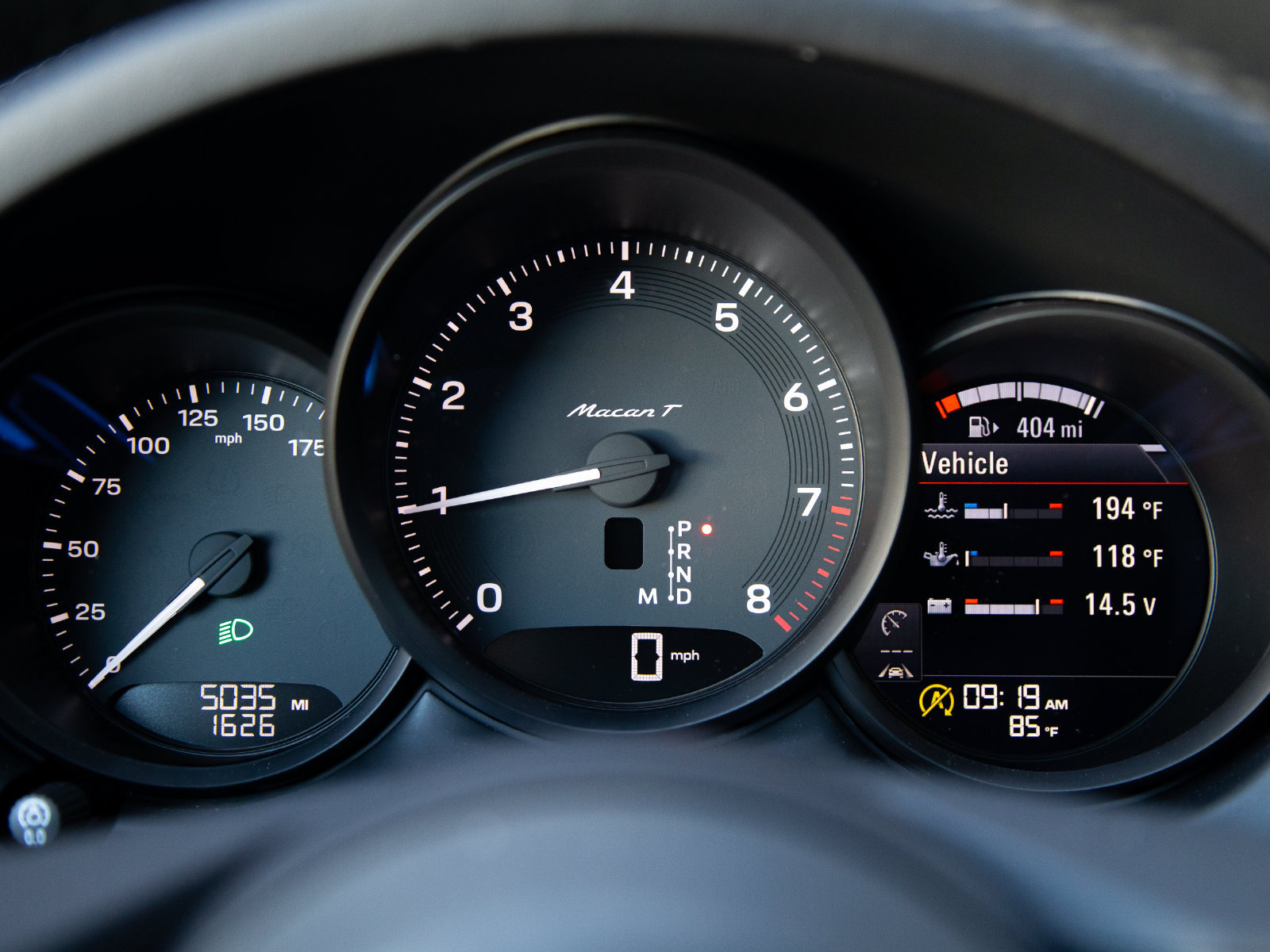 Certified 2026 Porsche Macan Turbo AWD/4WD image 9