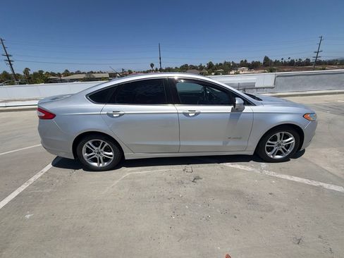 Used 2016 Ford Fusion Titanium FWD image 10