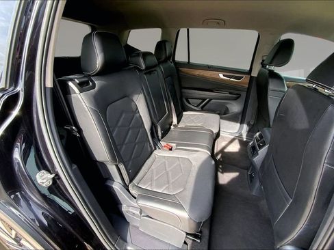 Used 2024 Volkswagen Atlas SE FWD image 25