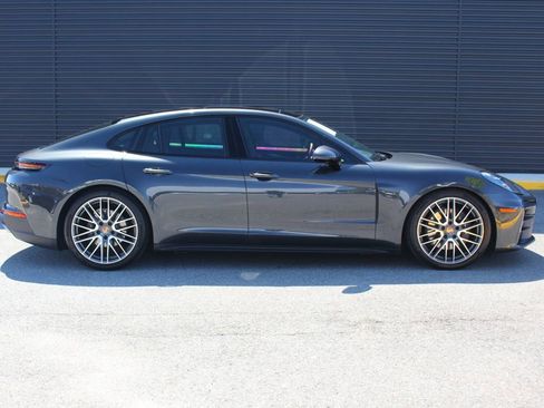 Certified 2025 Porsche Panamera 4 image 9
