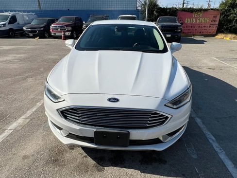 Used 2018 Ford Fusion SE w/ Equipment Group 602A FWD image 2