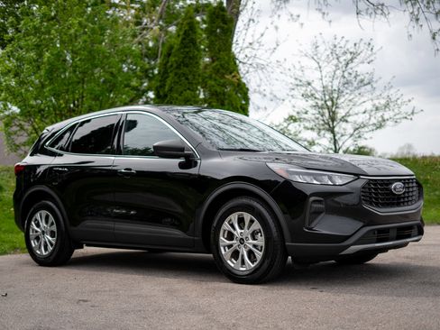 Used 2023 Ford Escape Active w/ Cold Weather Package image 3