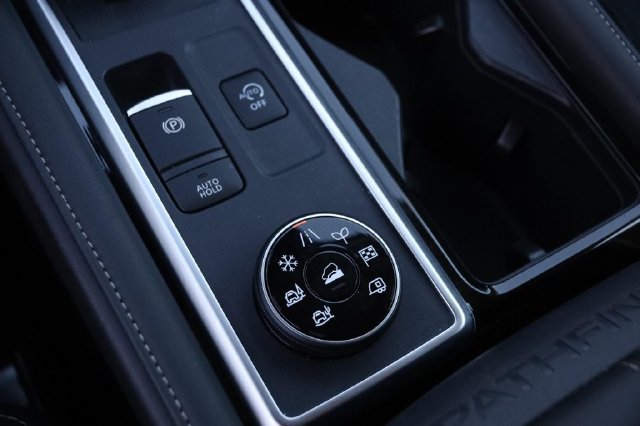 Certified 2025 Nissan Pathfinder SV AWD/4WD image 21