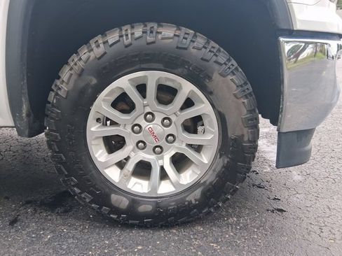 Used 2019 GMC Sierra 1500 SLE w/ SLE Value Package AWD/4WD image 8