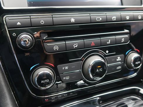 Used 2017 Jaguar XJ R-Sport image 35