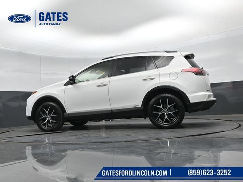 Used 2018 Toyota RAV4 SE AWD/4WD image 43