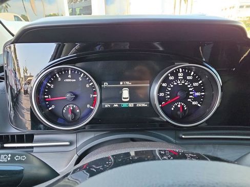 Used 2024 Kia Carnival EX FWD image 15