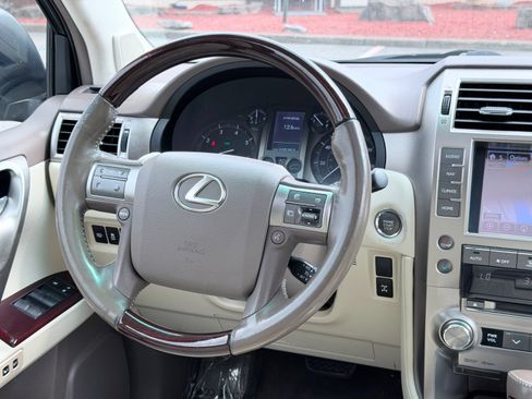 Used 2019 Lexus GX 460 Premium w/ Premium Package AWD/4WD image 29