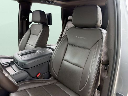 Used 2023 GMC Yukon Denali RWD image 16