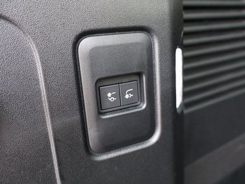 Used 2023 Land Rover Defender 130 X-Dynamic SE AWD/4WD image 45