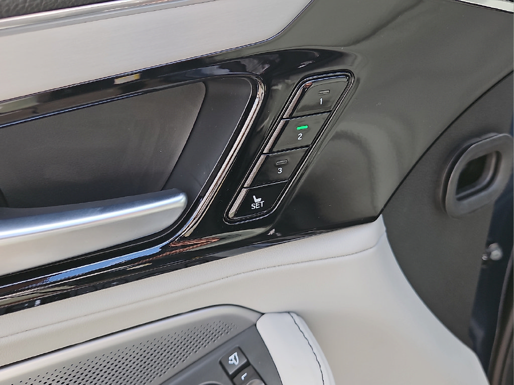 Certified 2026 Acura MDX w/ Technology Package FWD image 19