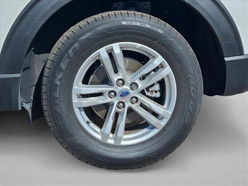 Used 2022 Ford Explorer XLT image 22