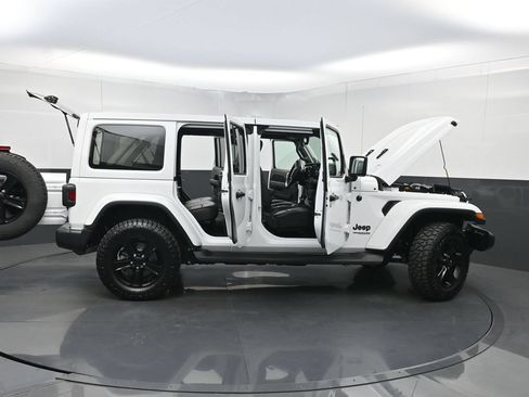 Used 2022 Jeep Wrangler Unlimited Sahara AWD/4WD image 37