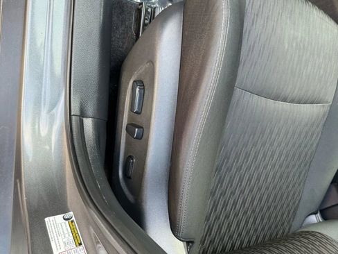 Used 2019 Nissan Rogue SV image 10