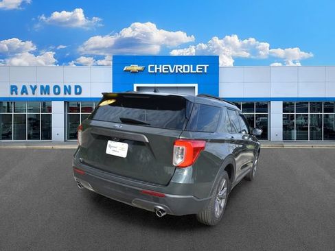 Used 2022 Ford Explorer XLT w/ Equipment Group 202A AWD/4WD image 3
