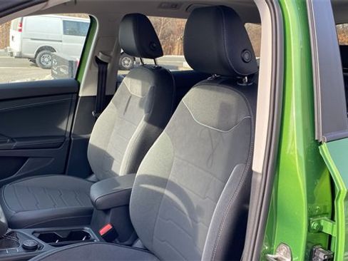 New 2026 Volkswagen Taos SE image 21