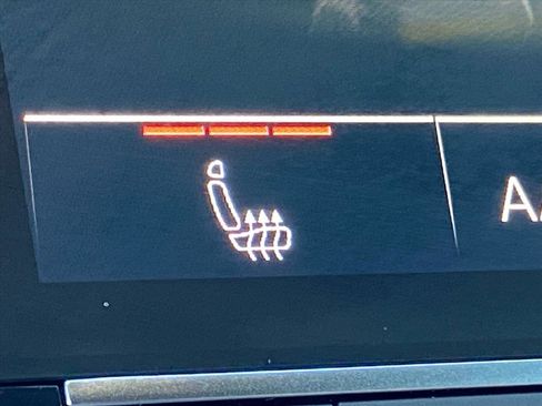 Used 2022 Audi e-tron Premium image 15