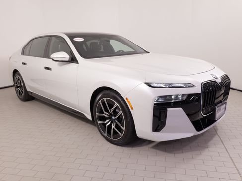 Used 2025 BMW 740i xDrive w/ Executive Package AWD/4WD image 8