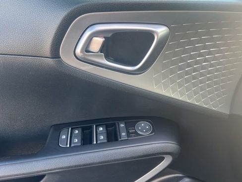 Used 2023 Kia Soul LX w/ Option Group 015 image 17