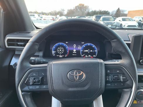 Used 2025 Toyota 4Runner TRD Off-Road image 34