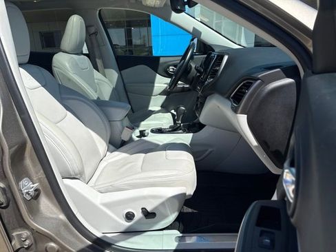 Used 2019 Jeep Cherokee Limited AWD/4WD image 18