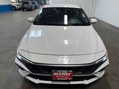 Used 2024 Hyundai Elantra SEL FWD image 8