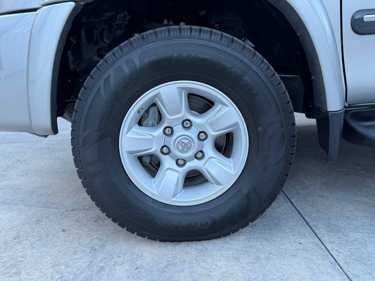 Used 2005 Toyota Tundra SR5 w/ TRD Off-Road Pkg AWD/4WD image 30