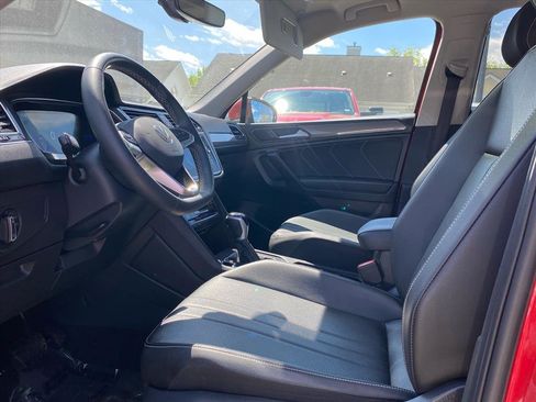 Certified 2023 Volkswagen Tiguan SE w/ Panoramic Sunroof Package image 12