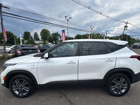 Used 2023 Kia Seltos LX AWD/4WD image 8