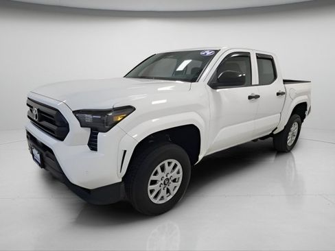 Used 2024 Toyota Tacoma SR w/ SR Upgrade Package AWD/4WD image 3