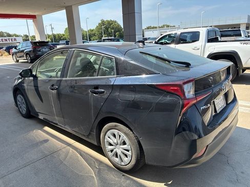 Used 2021 Toyota Prius LE FWD image 5